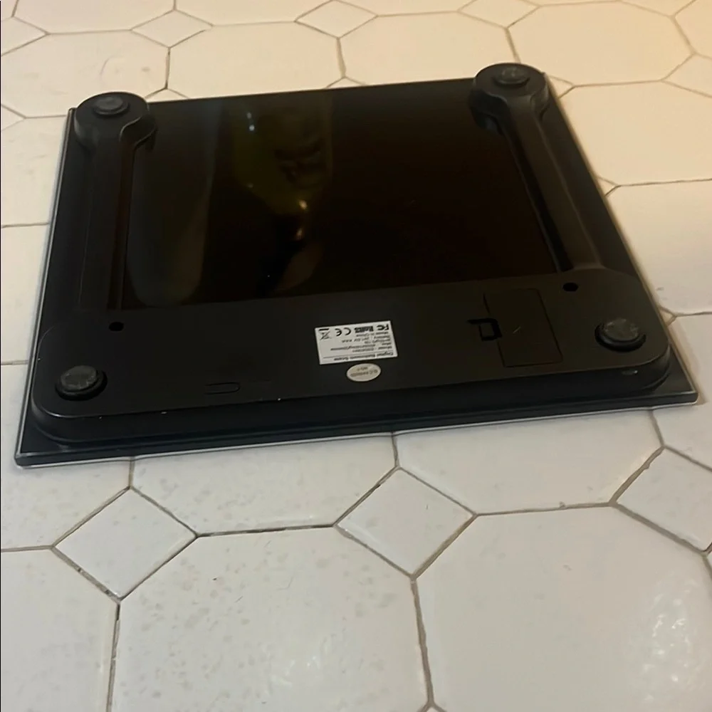 Letsfit Black Digital Bathroom Scale. - Picture 3 of 10